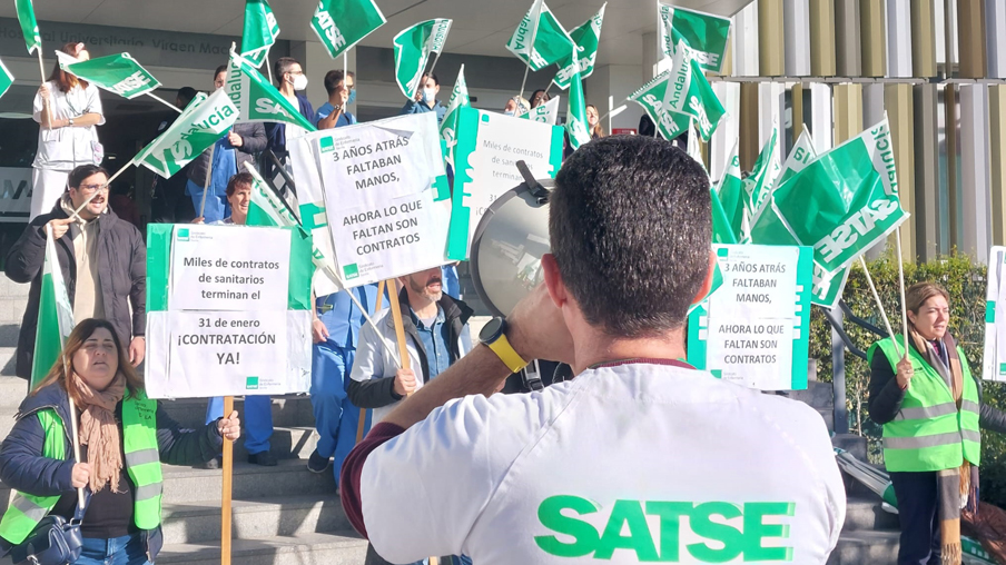 Protesta por la renovación de los eventuales en el Hospital Macarena